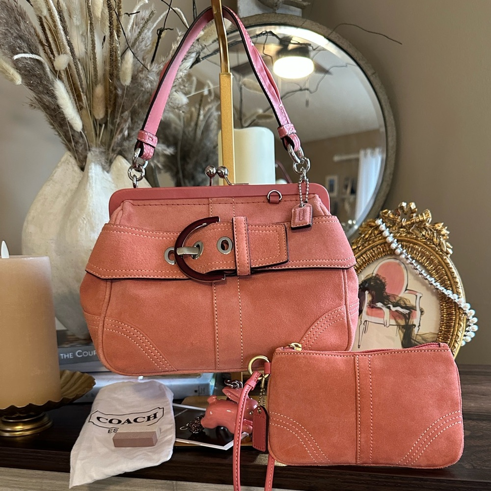 Vintage Coach Hamptons Suede Kisslock Bag - Picture 4 of 17